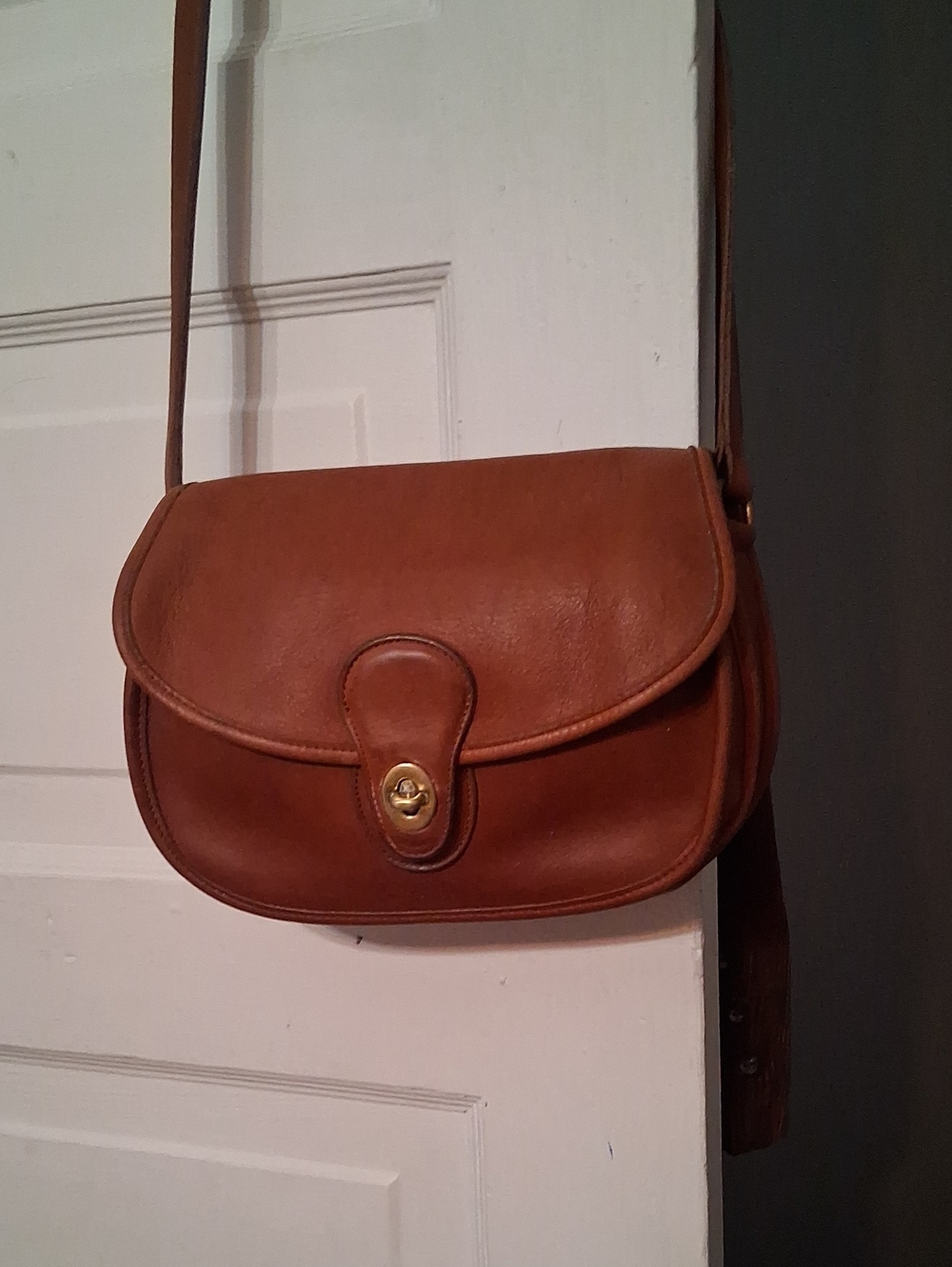 Coach Blast From The Past So Cute Brown Leather Turn-Lock Crossbody Bag ( USA)